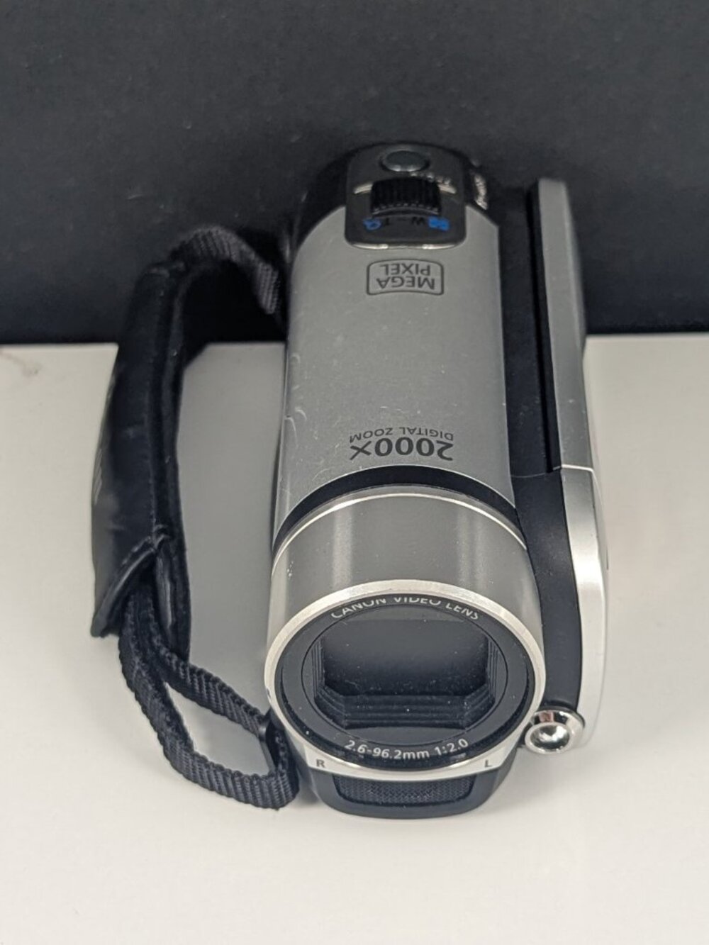 Canon FS200 Camcorder batty included: FOR PARTS NOT WORKING